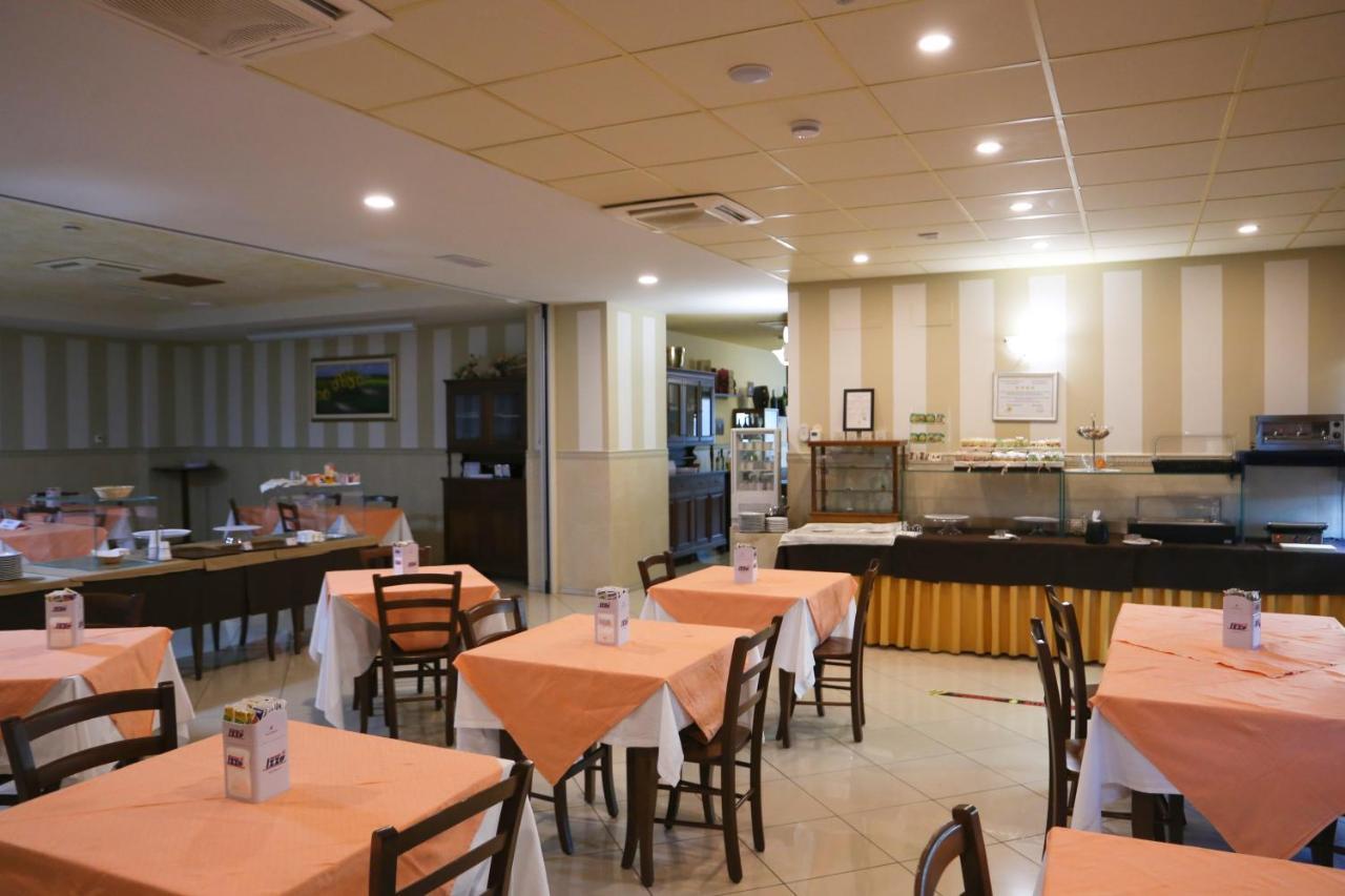 La Piana Hotel Tito Ngoại thất bức ảnh