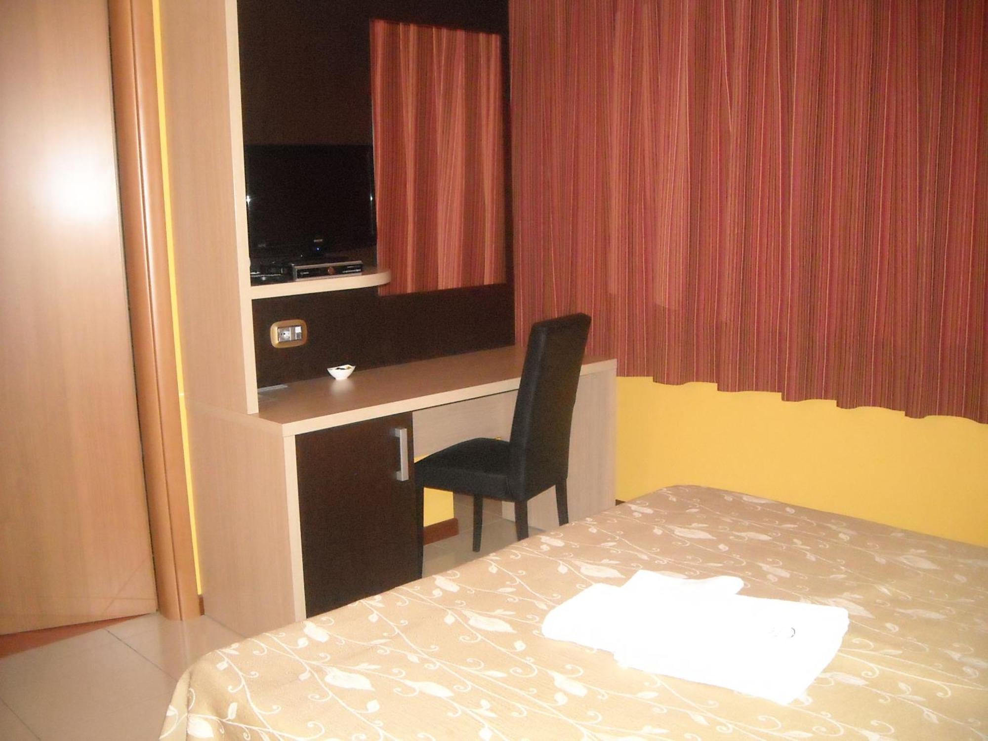 La Piana Hotel Tito Ngoại thất bức ảnh