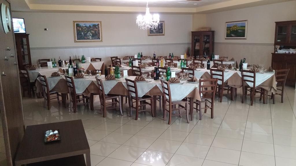 La Piana Hotel Tito Ngoại thất bức ảnh